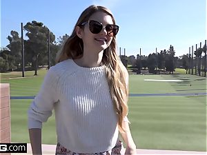 Nadya puts her twat on show at tgolf course