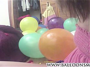 molten teen looner finishes off balloons then gives a hand job