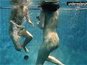 2 marvelous amateurs displaying their bodies off under water